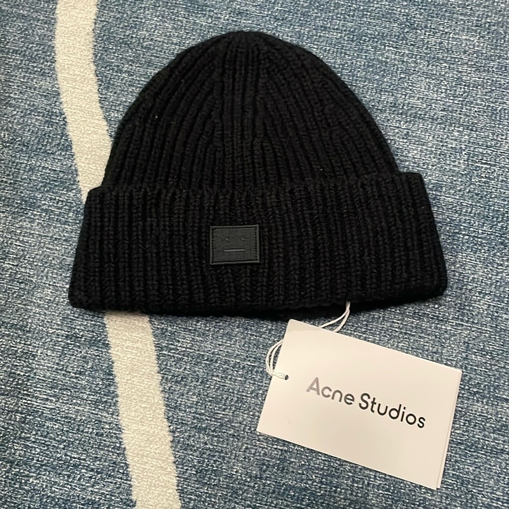 NWT Acne Studios Kids Face beanie